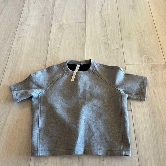 Lululemon  Cropped Short Sleeve sweatshirt size 6 - Picture 1 of 5